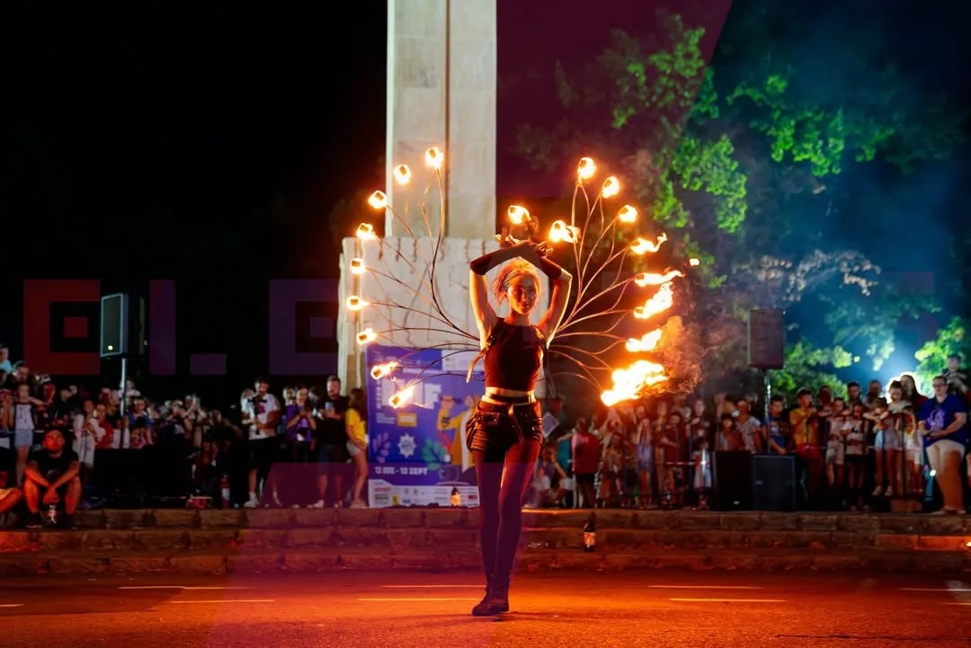 Fire Jugglers / Fakirs — 1