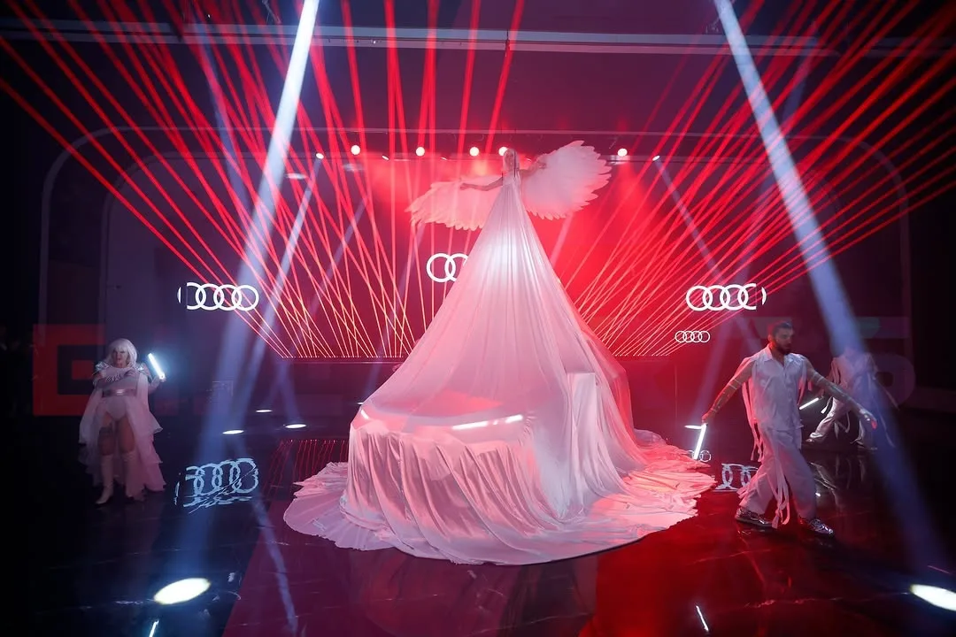 LED Reveal Show — 1