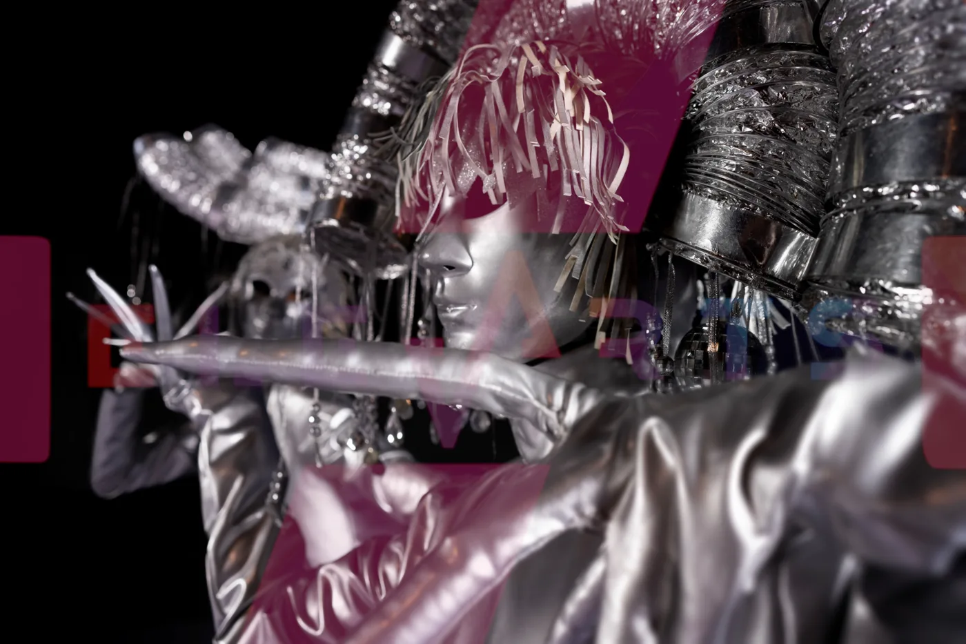 Silver Geisha Stilt Walkers — 1
