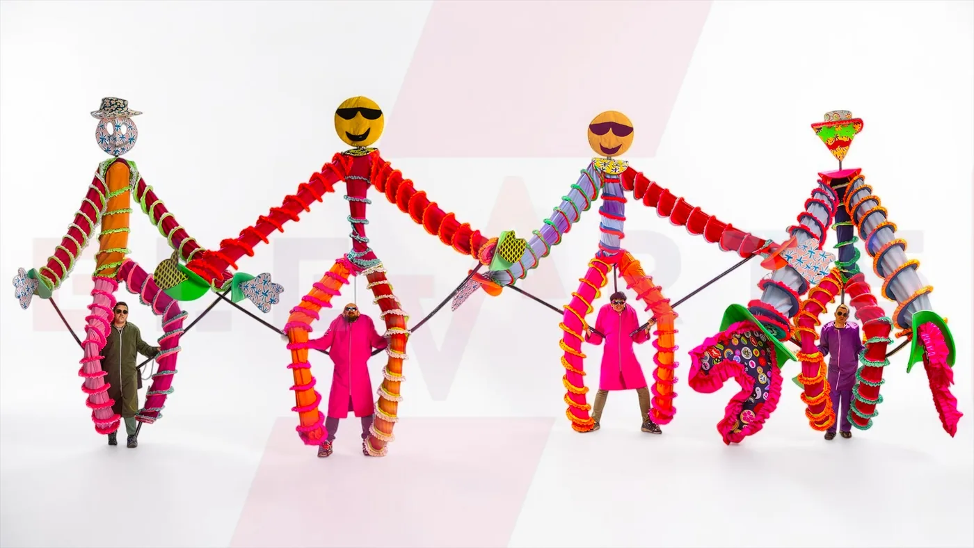Smiley Giant Puppets — 1