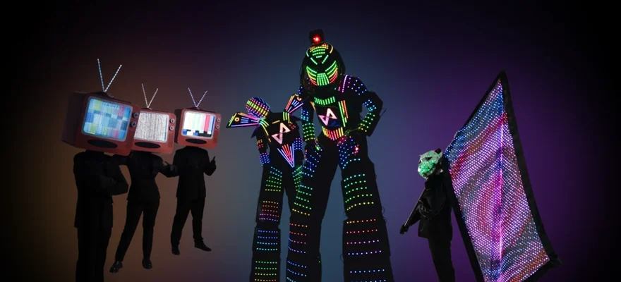 Costume LED construite în atelierul Elevarts
