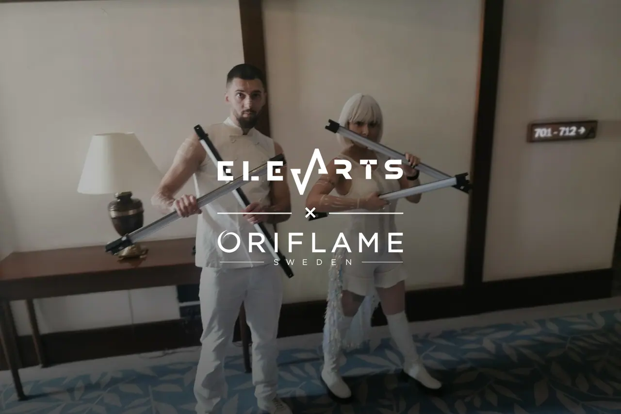 Oriflame — moment LED Sticks