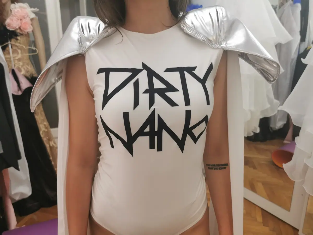 Dirty Nano — tur cu evantaie LED