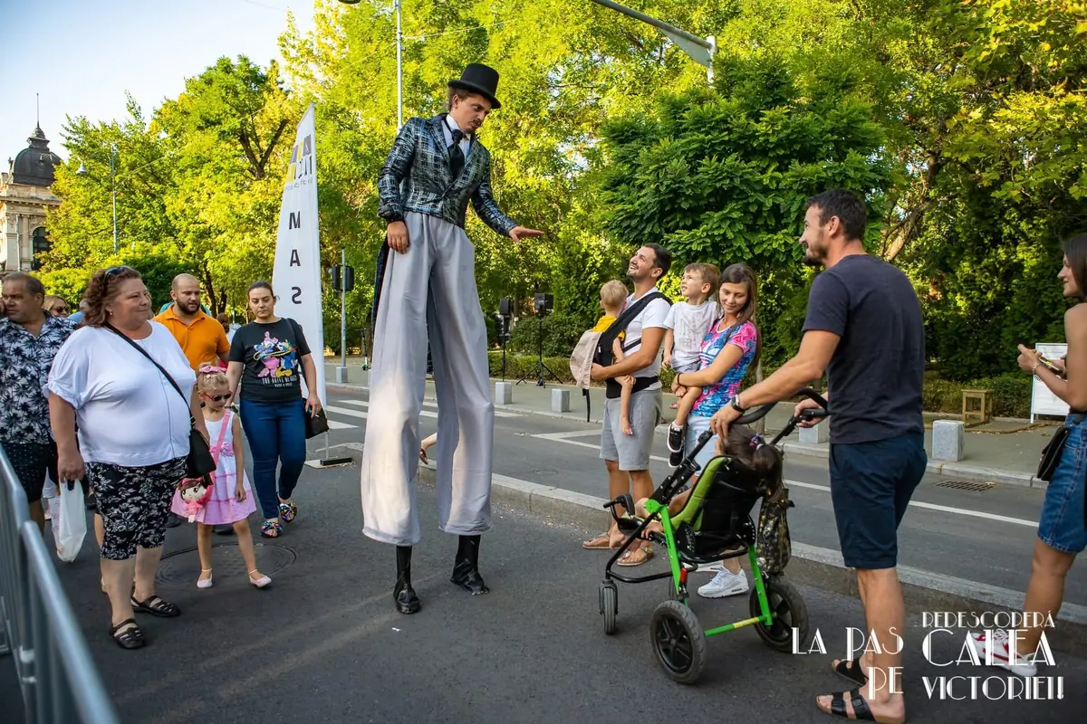 CREART × La Pas pe Calea Victoriei