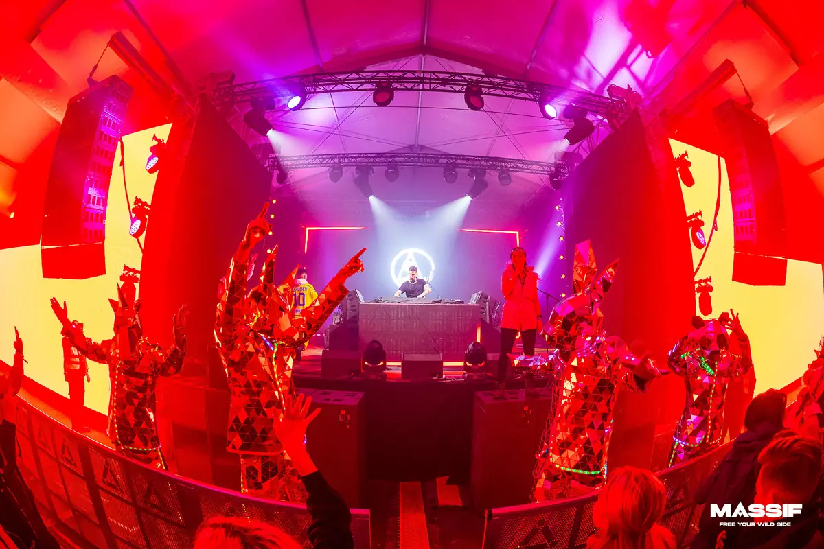 Massif Festival — LED Mirror Family