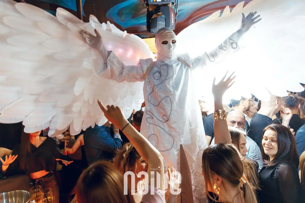 Naive — Club Residency