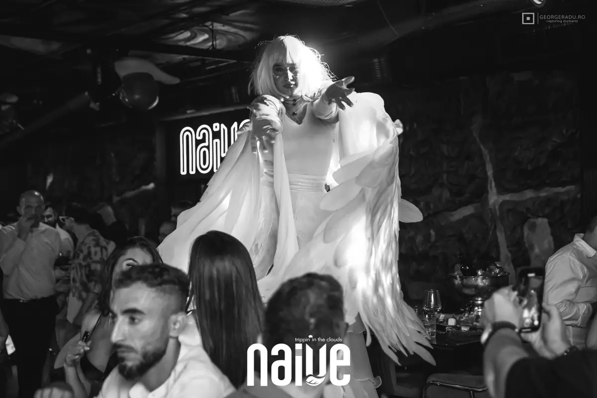 Naive — Club Residency